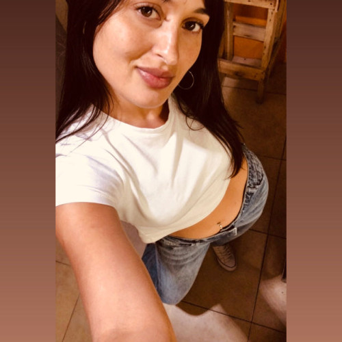 Leonela m. profile photo