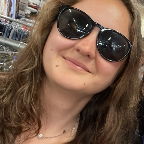 Ivett S. profile photo