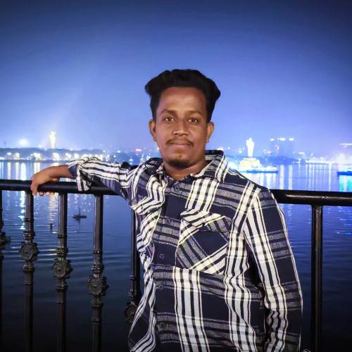 Loni M. profile photo