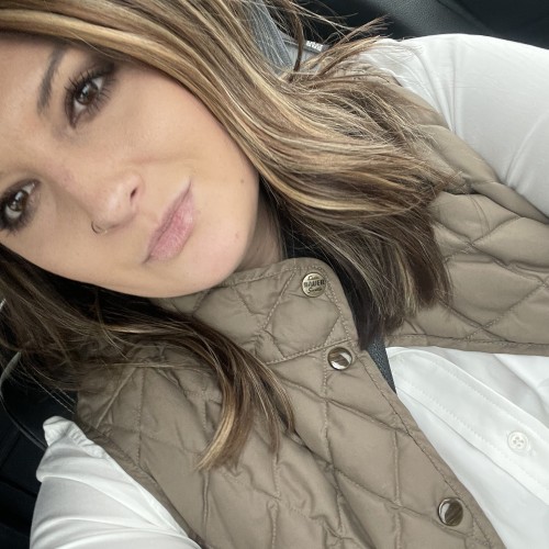 Lindsay G.