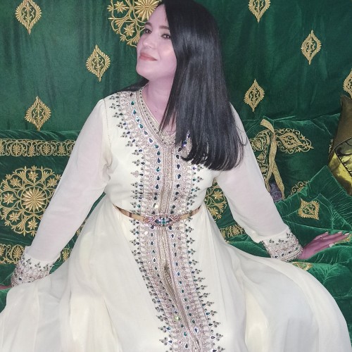 lamya r.