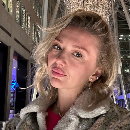 Elena R.