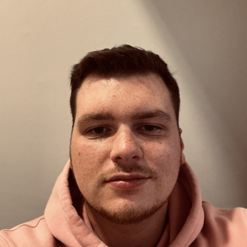 Lukas B.