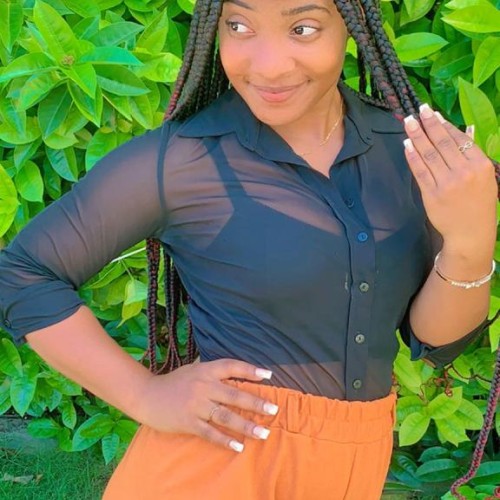 Yvie S.