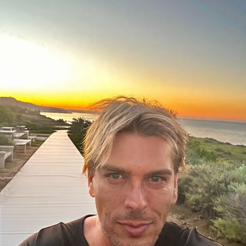 Mister V. profile photo