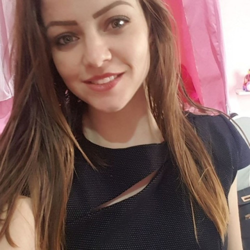 Naiana R.