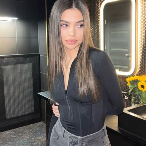 Mia J. profile photo