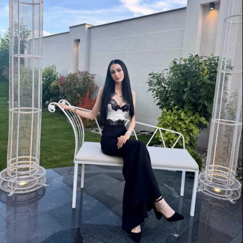 iulia r. profile photo