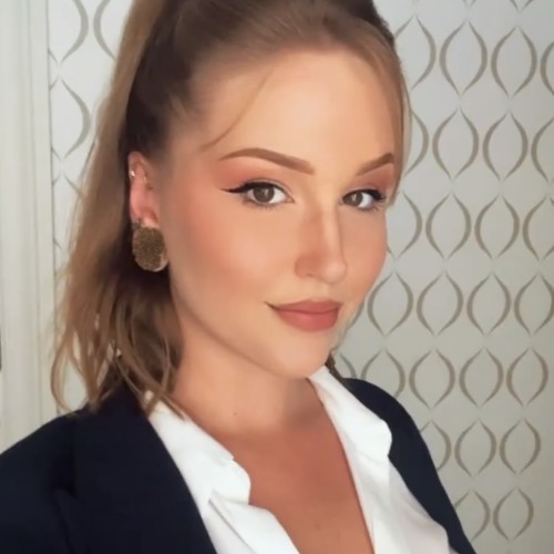 Valeria C.