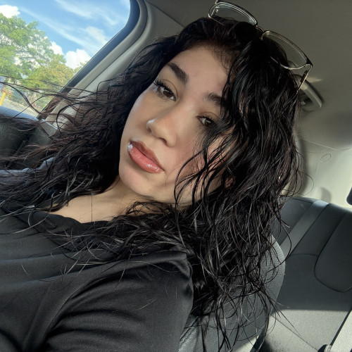 Nayellie R. profile photo