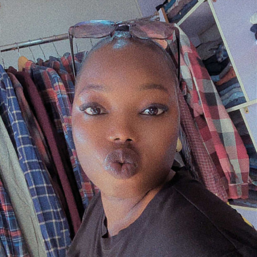 Lona T. profile photo