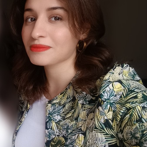 Yasmine L.