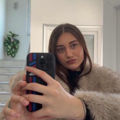 Emi M. profile photo