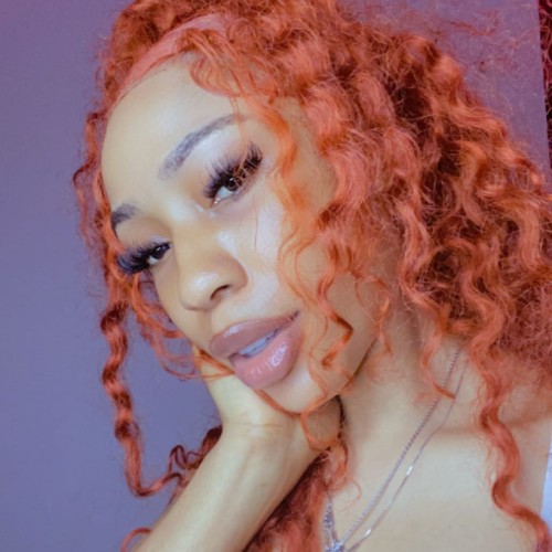 Aura E.