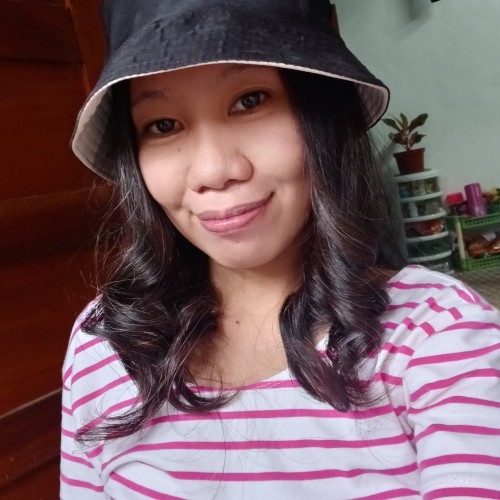 Leny M.