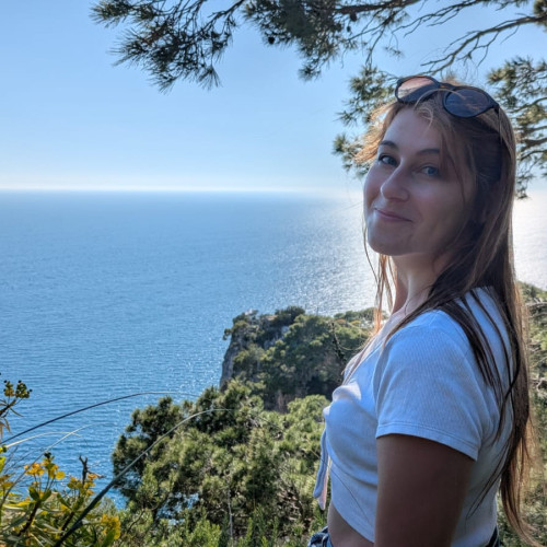 Lara C.