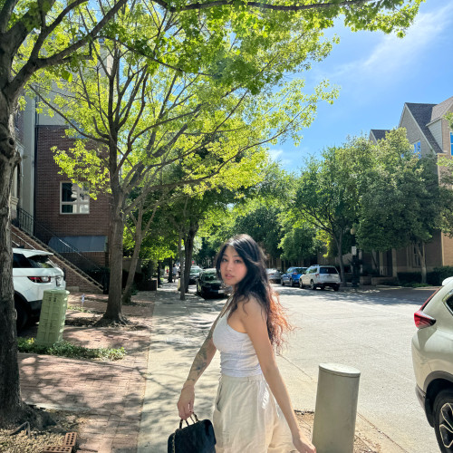 Vivi Z.