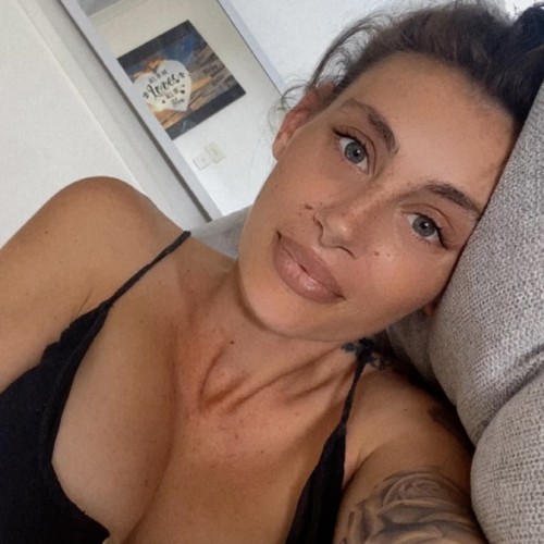 Bella B.
