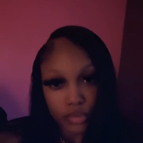 Dee m. profile photo