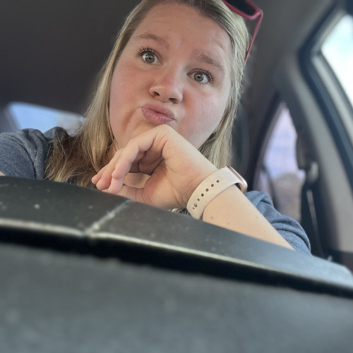 Julie M. profile photo