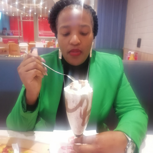 buyelwa m. profile photo
