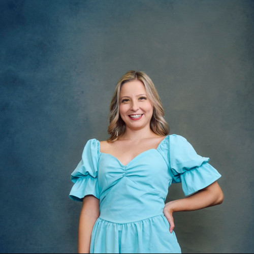 Ella R.