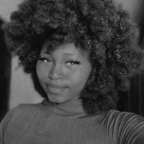 Lola E.