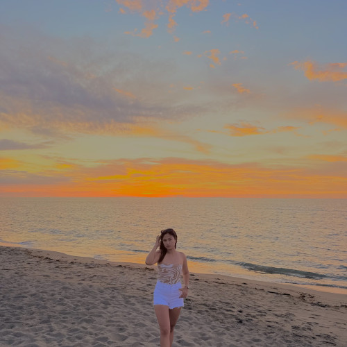 rhea l. profile photo