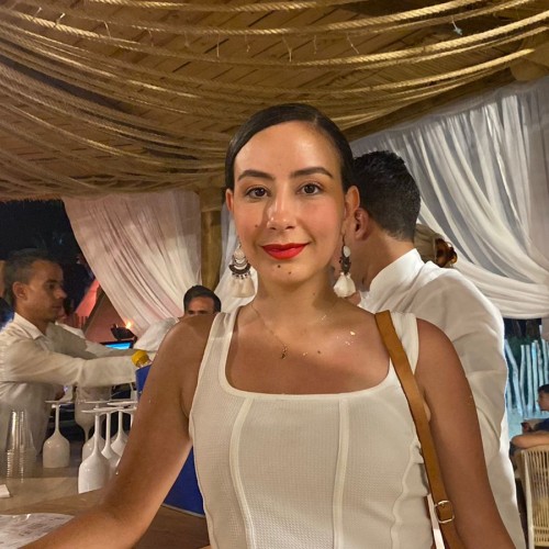 Hassna  T.