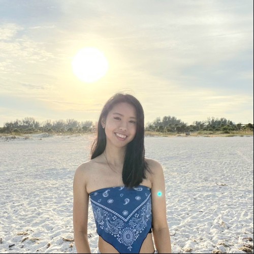 Nadya W.
