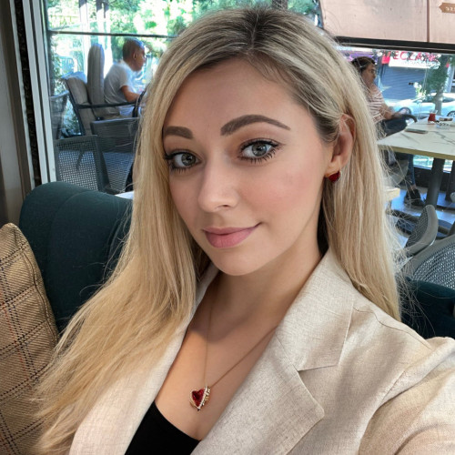 Oksana K.