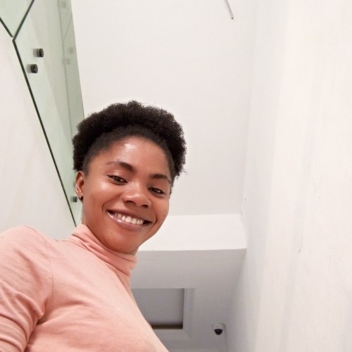 Muna L.