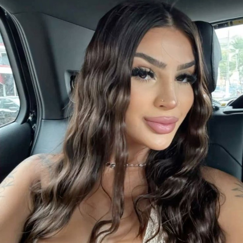 deleni b. profile photo