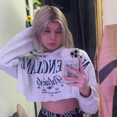Chloe  C.