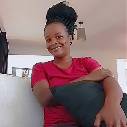 Vee M. profile photo