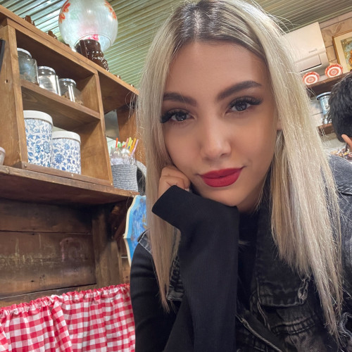 Elene B. profile photo