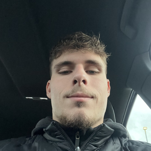 Lukas S.
