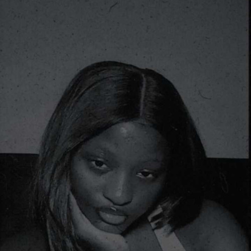 Lola L.