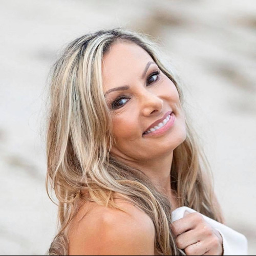 Dr Lisa K.