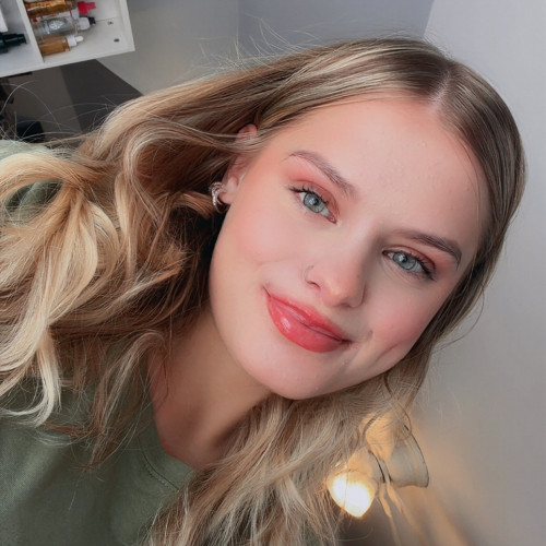 Debbie B. profile photo