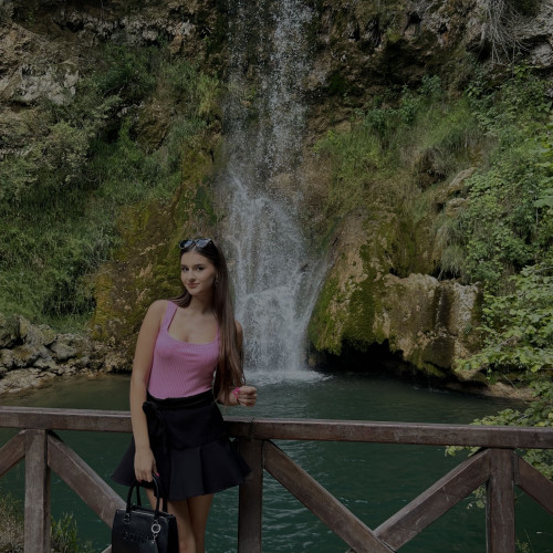 Jovana R. profile photo