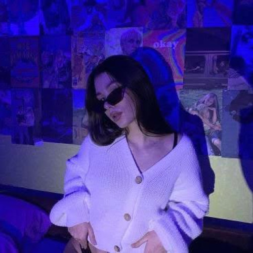 اشراق   . profile photo