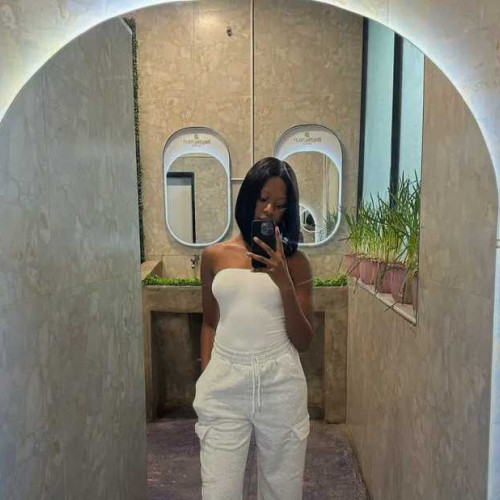 Dee M. profile photo