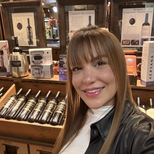 lau v. profile photo