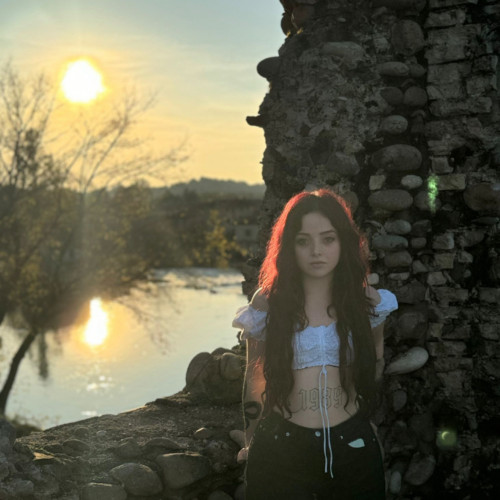 Eleonor  V.
