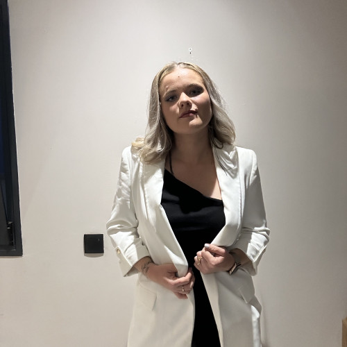 laura t. profile photo