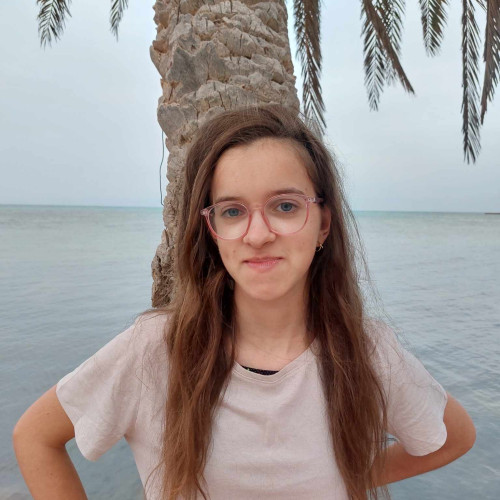 Eszter L.