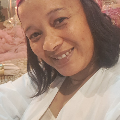 Vee R. profile photo