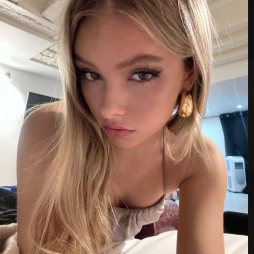 lizzie c. profile photo