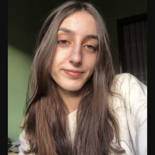 Cláudia F.